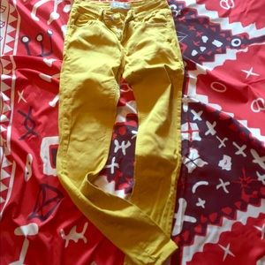 Yellow skinny jeans